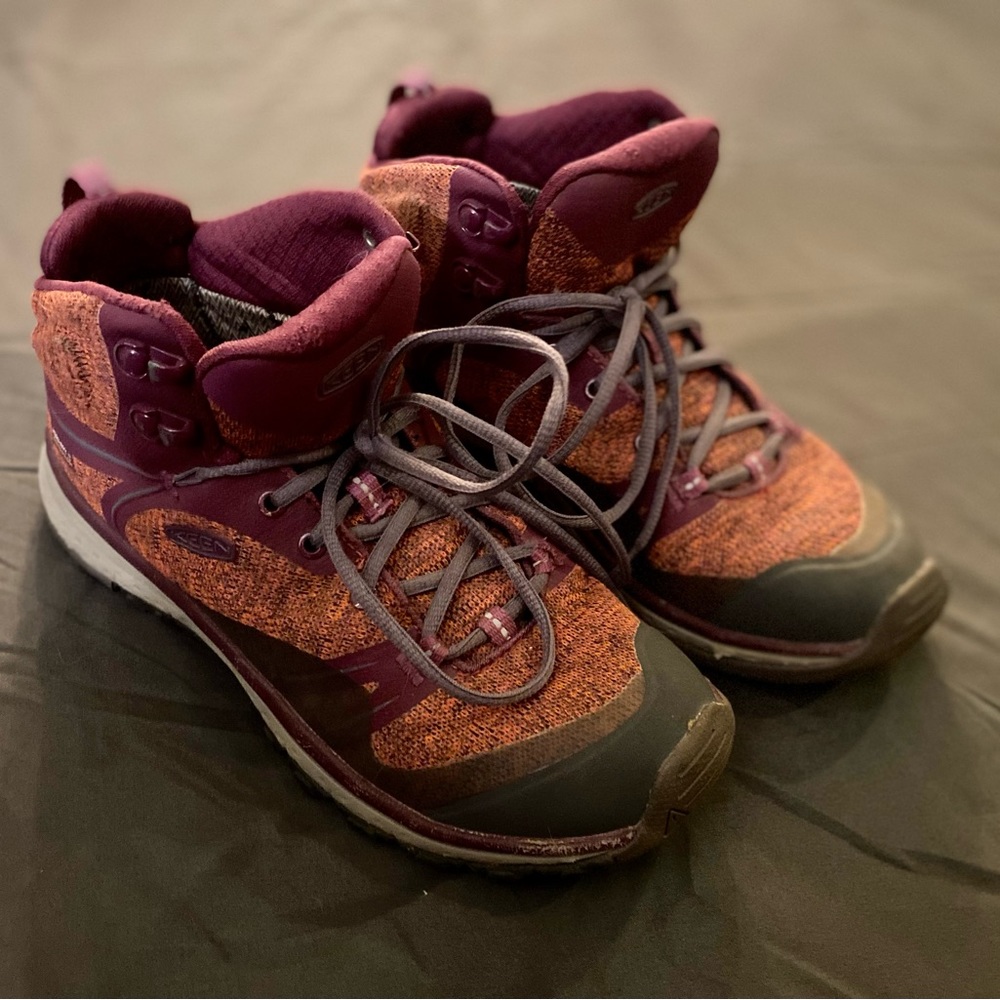 Keen Women’s Hiking Boots, 6.5